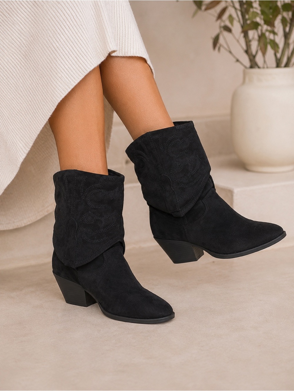 NEW Very G Saylor Western Boots Black Size 9.5 Faux Suede Ankle Booties